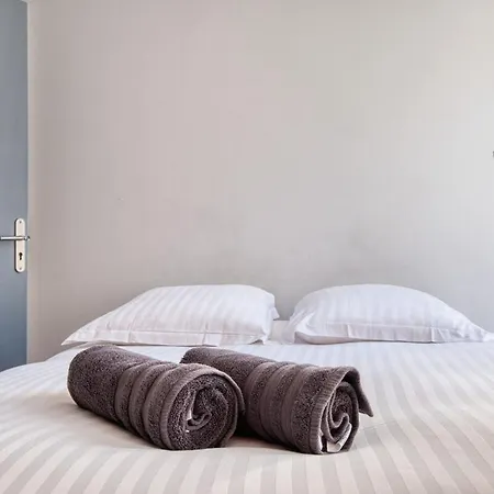 شقة Bel Appt 42m² Au Coeur De 2mns De La تروفيي سور مير
